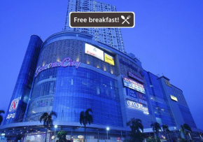 Amaris Hotel Season City